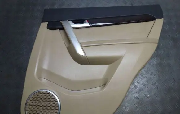 Chevrolet Captiva Rear door card panel trim