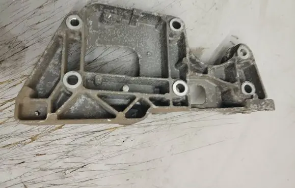Skoda Octavia Mk2 (1Z) Generator/alternator bracket 06F903143F