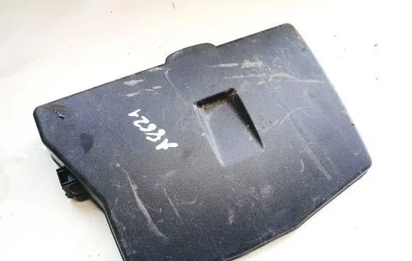 Toyota Avensis T270 Fuse box cover 8266205150 82662-05150