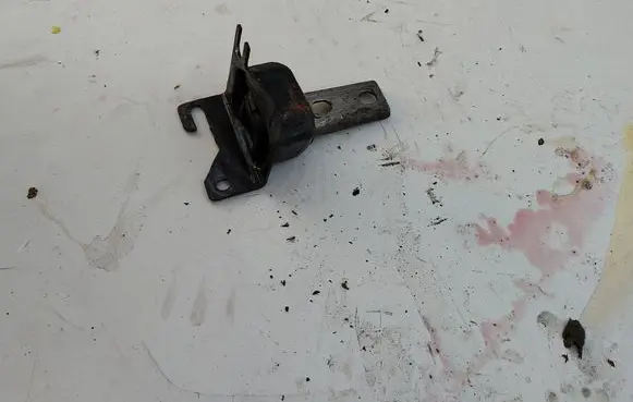 Dacia Dokker Engine mounting bracket 