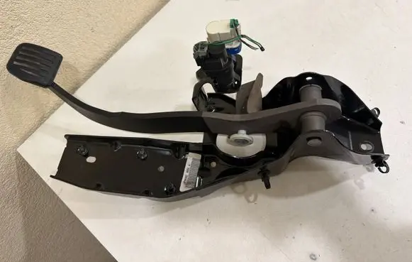 Ford S-MAX Brake pedal 7G9N2D094JA