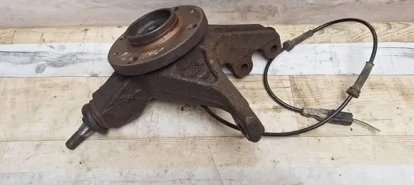 Front wheel hub