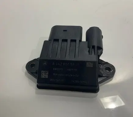 Mercedes-Benz E W211 Glow plug pre-heat relay A6429005801 14256009921 0522140210