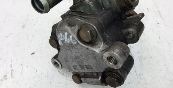 Volkswagen Golf IV Power steering pump 1J0422154B