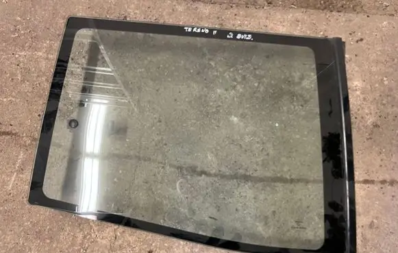Rear side window