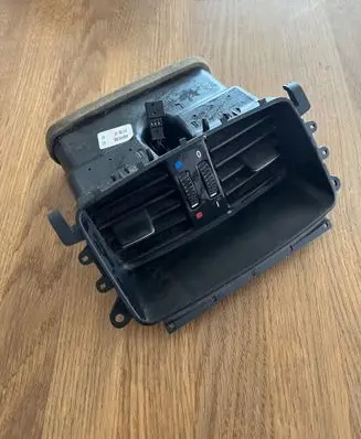 BMW 3 E92 E93 Rear air vent grill 7129556 64227129556
