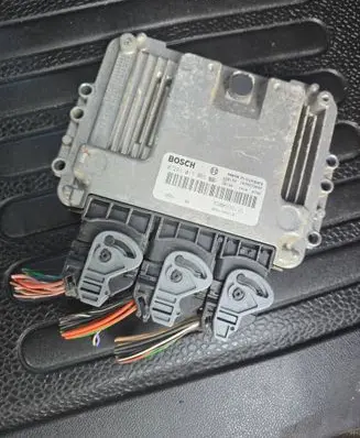 Opel Vivaro Engine control unit/module 0281017065 8200935115 8201105714