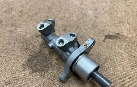 BMW 3 E46 Master brake cylinder 34336785666 6785666