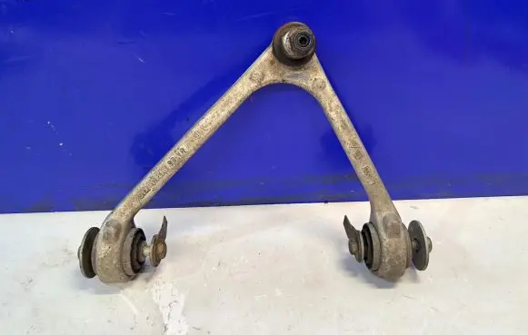 Jaguar XF X250 Front lower control arm/wishbone KAG94343
