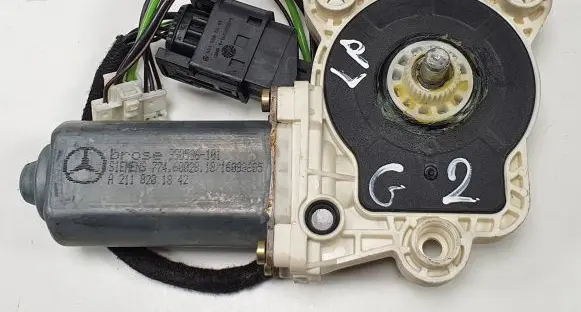 Mercedes-Benz C W203 Front door window regulator motor A2118201842