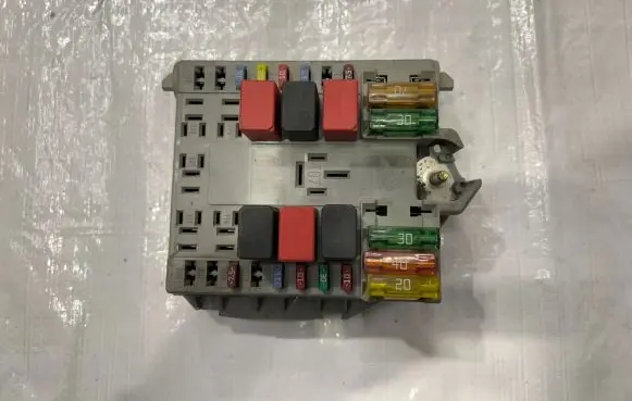 Fiat Doblo Fuse module 51761955