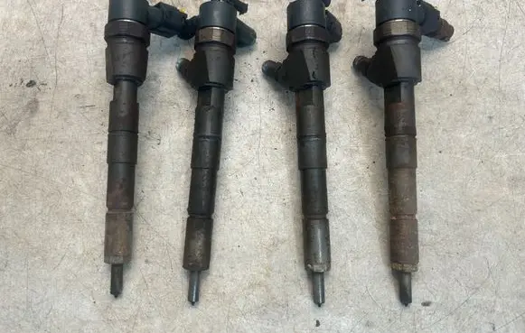 Opel Insignia A Fuel injectors set 0445110327