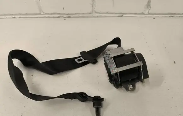 Mercedes-Benz B W245 Front seatbelt 607718000 006L000