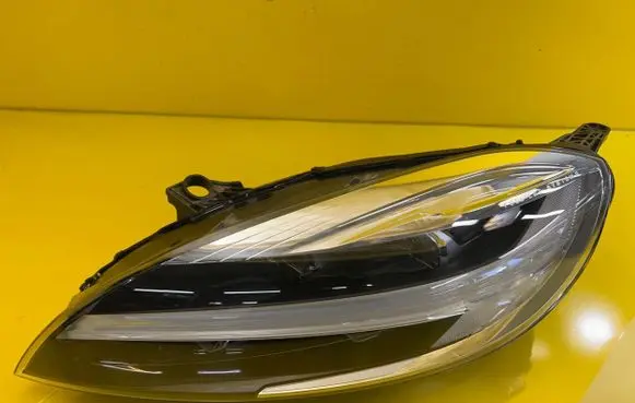 Volvo V40 Headlight/headlamp 32228479