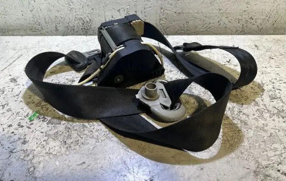 Volkswagen Caddy Front seatbelt 2K0857805B 65591 33042463