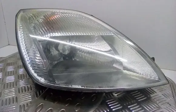Ford Fiesta Headlight/headlamp 0374E