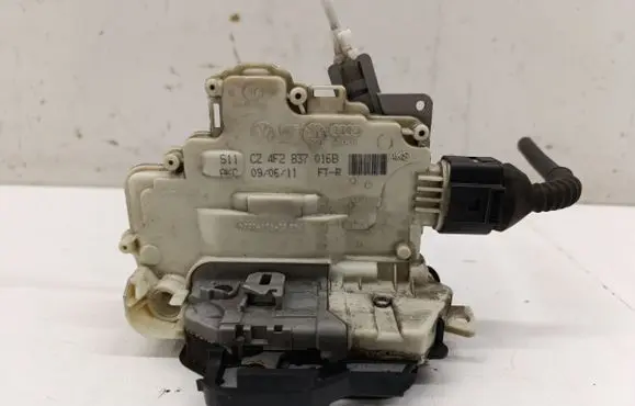 Audi A3 S3 8P Front door lock 4F2837016B