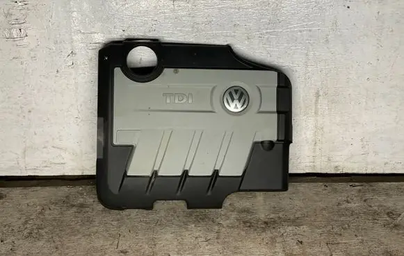 Volkswagen PASSAT B6 Engine cover (trim)