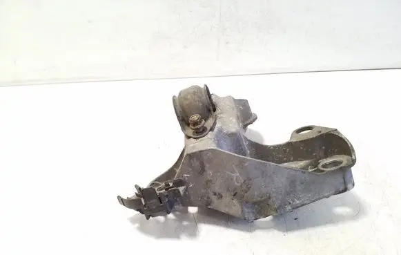 Audi A4 S4 B6 8E 8H Engine mounting bracket 8E0199352F