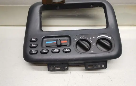 Dodge Caravan Climate control unit P04677615 7000102RL