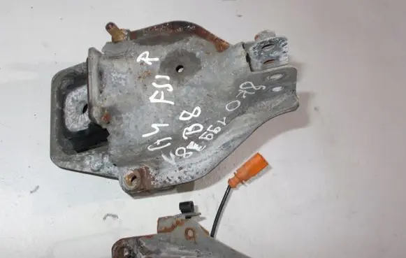 Audi A4 S4 B8 8K Engine mount bracket 8K0199381