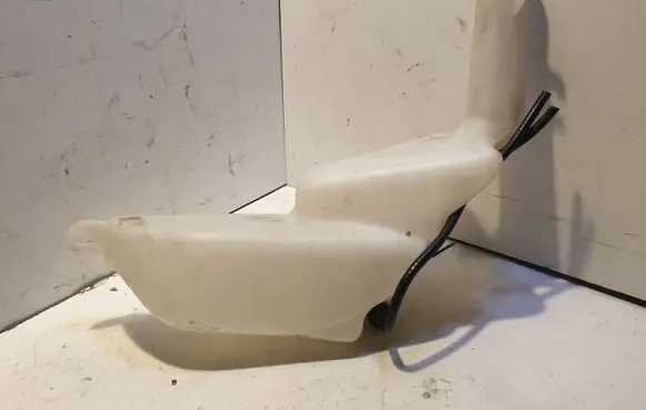 Ford Puma Windshield washer fluid reservoir/tank