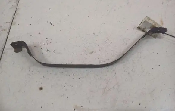 Nissan Note (E11) Fuel tank mounting bracket 