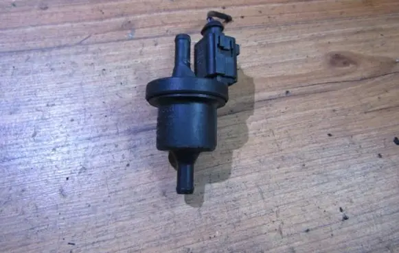 Volkswagen Polo Valve vacuum 0280142345