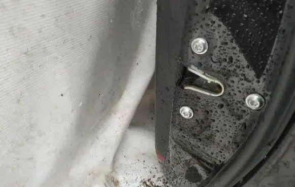 Chevrolet Captiva Front door lock