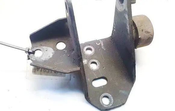 Toyota Avensis T250 Engine mounting bracket