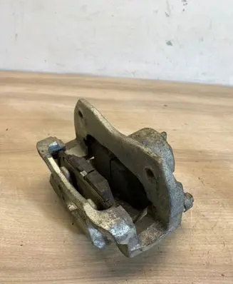Toyota RAV 4 (XA40) Front brake caliper