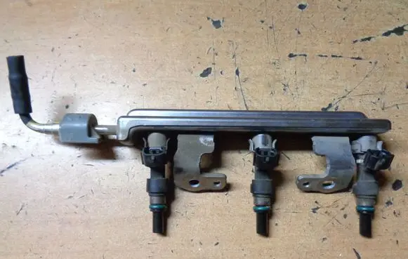 Nissan Note (E12) Fuel main line pipe