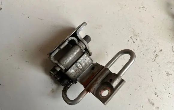 Audi A4 S4 B7 8E 8H Front door lower hinge 8E0831412B
