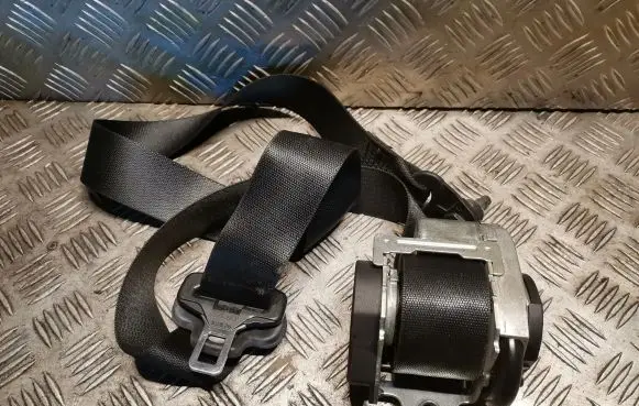 Mercedes-Benz B W245 Front seatbelt 1698606885 A1698606885