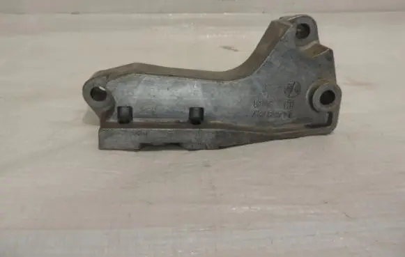Opel Zafira B Engine mount bracket 24459767