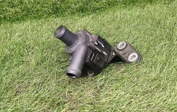 Ford Fusion II Electric auxiliary coolant/water pump DS7G8C419CB