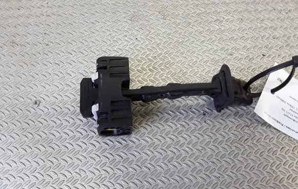Volkswagen Jetta VI Front door check strap stopper 5C6837249
