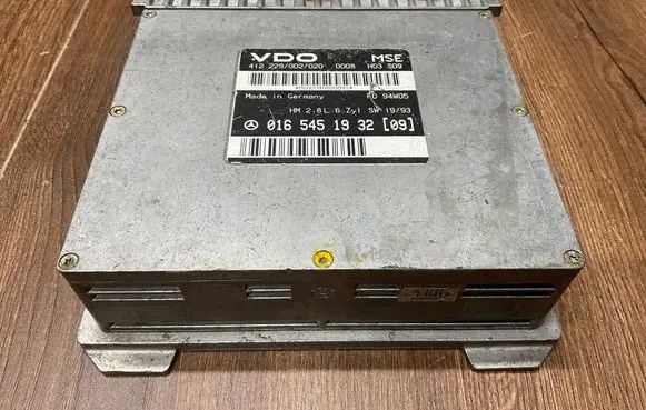 Mercedes-Benz E W124 Engine control unit/module ECU 0165451932