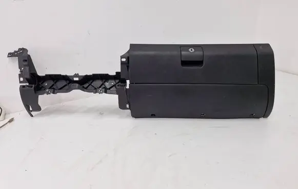 Volkswagen Polo Glove box