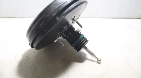 Volkswagen Polo VI Brake booster