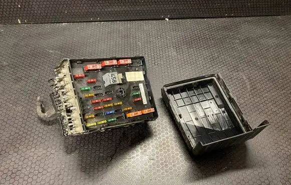 Volkswagen Golf VI Fuse box set 1K0937132F 014189871 017180061