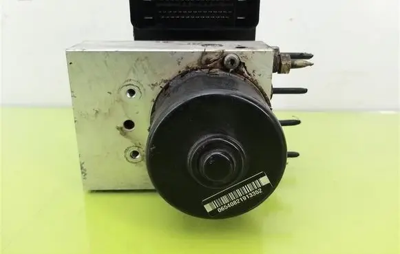 Volvo S60 ABS Pump 30714956