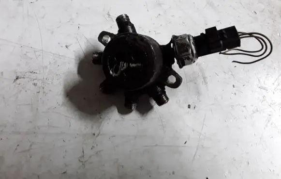 Renault Megane II Fuel main line pipe