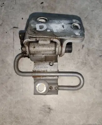 Audi A6 S6 C6 4F Front door lower hinge 8E0831412B