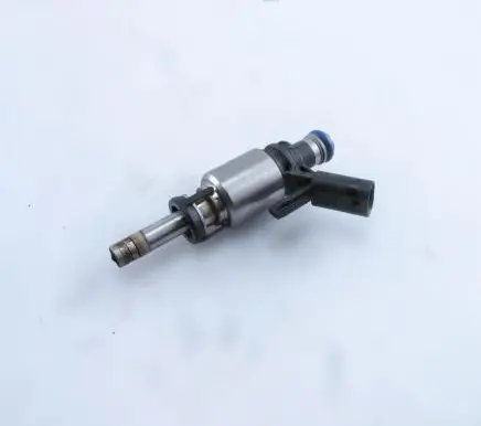 Audi A4 S4 B8 8K Fuel injector 06L906036C