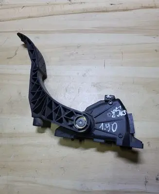Volkswagen Golf IV Accelerator throttle pedal 1J1721503H