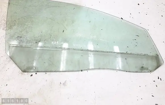 Volvo V70 Front door window glass four-door e243r001106