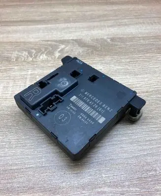 Mercedes-Benz E W211 Door control unit/module 2118704126