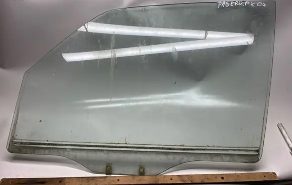 Mitsubishi Pajero Front door window glass four-door