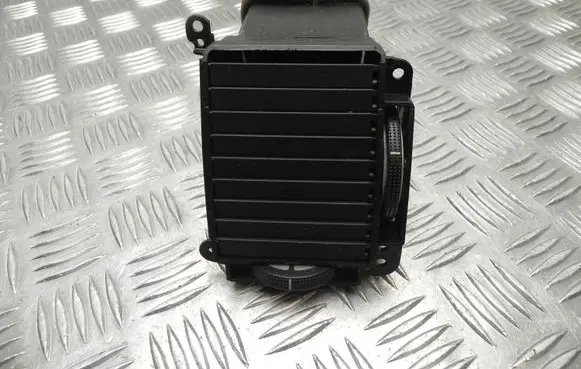 Rear air vent grill